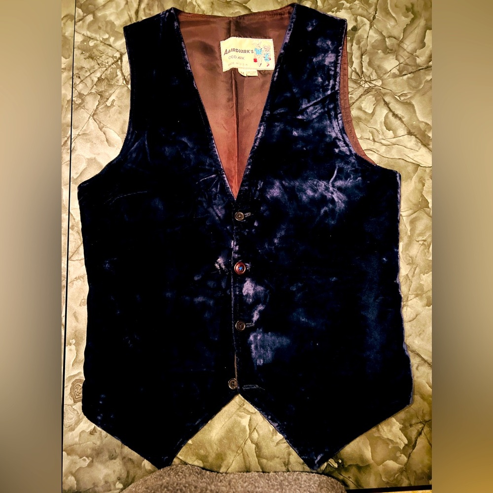 AAARDVARKS Odd Ark of Melrose Vintage Blue Velvet Vest 
Size M. Runs Small.
